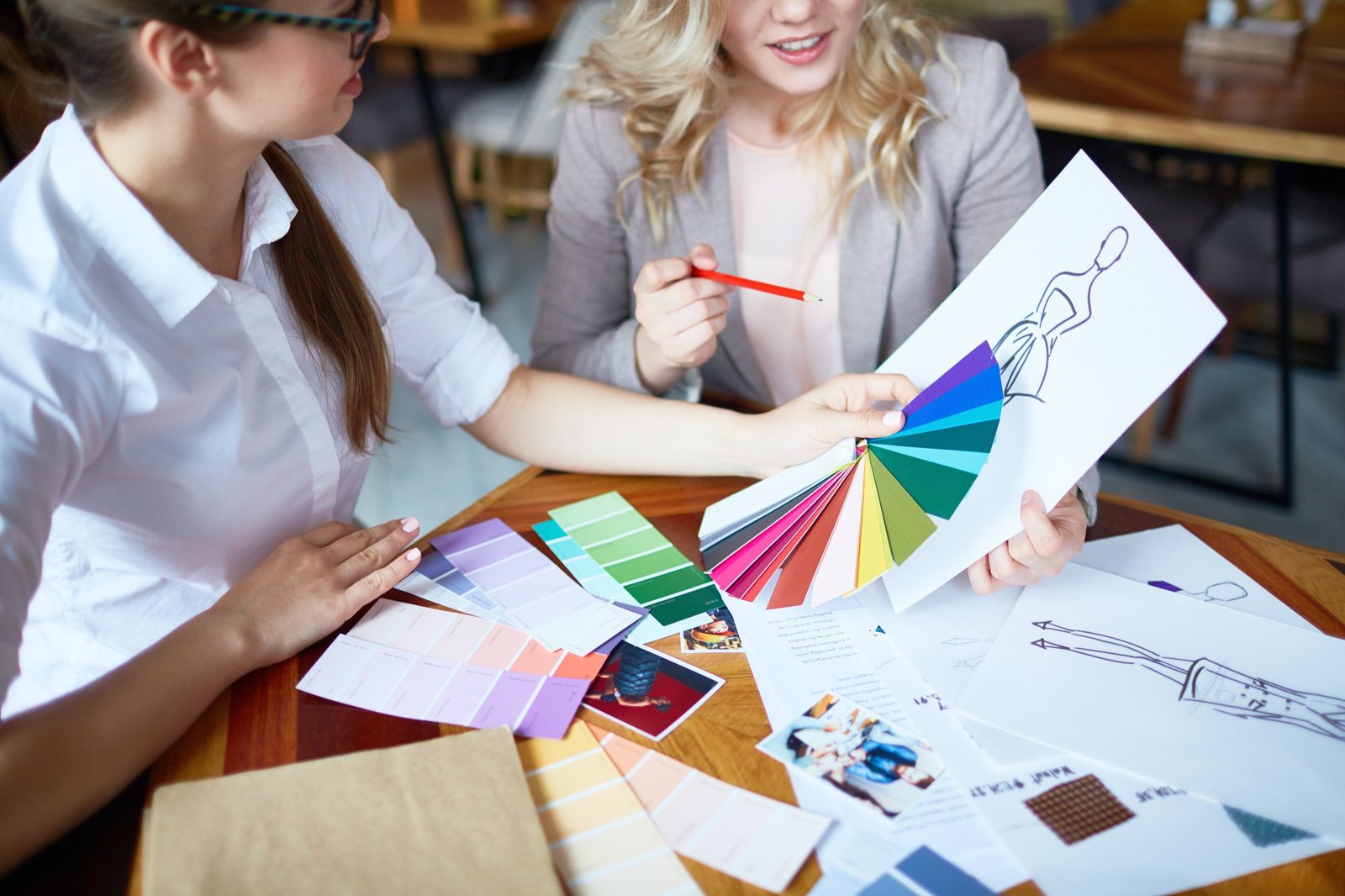 meeting-of-fashion-designers.jpg meeting-of-fashion-designers.jpg