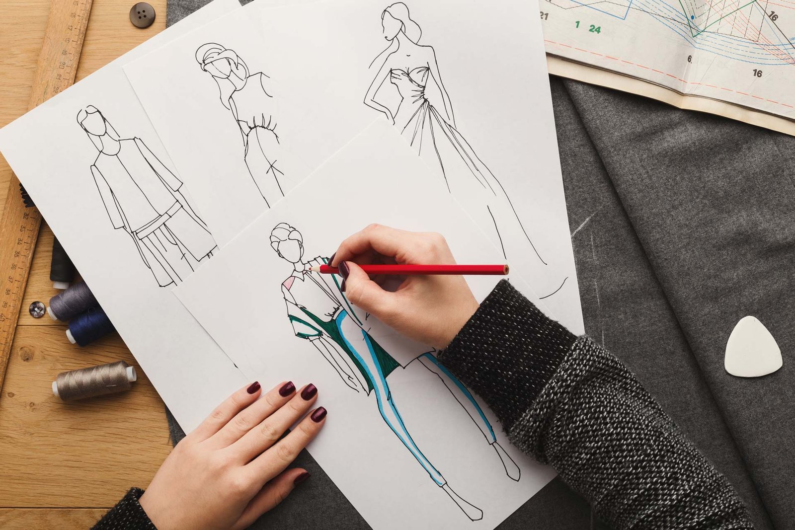 topp-view-on-woman-designer-drawing-clothes-sketche-UEHCSLF.jpg topp-view-on-woman-designer-drawing-clothes-sketche-UEHCSLF.jpg